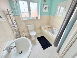 Standingwood Road Rossmore